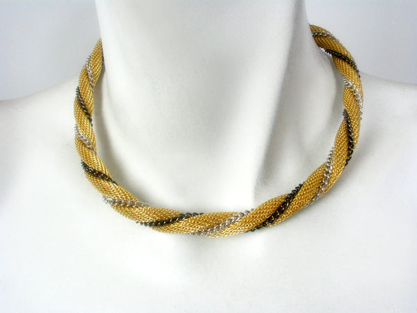 Polish mesh necklace in yellow gold